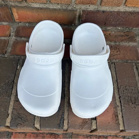 CROCS 🐊 Men’s size 6 Women’s size 8 Bright  White Slip On Shoes - Picture 3 of 16